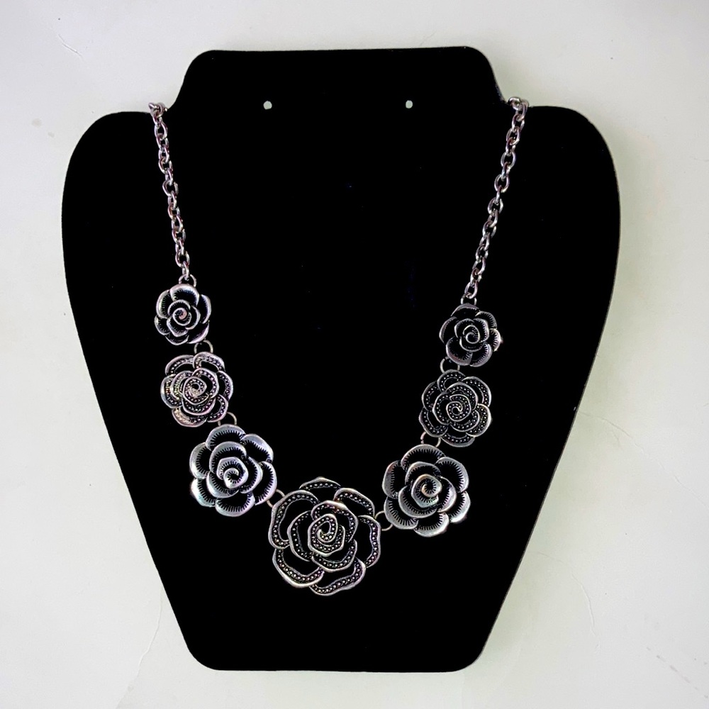 In Full Bloom | Rose Necklace